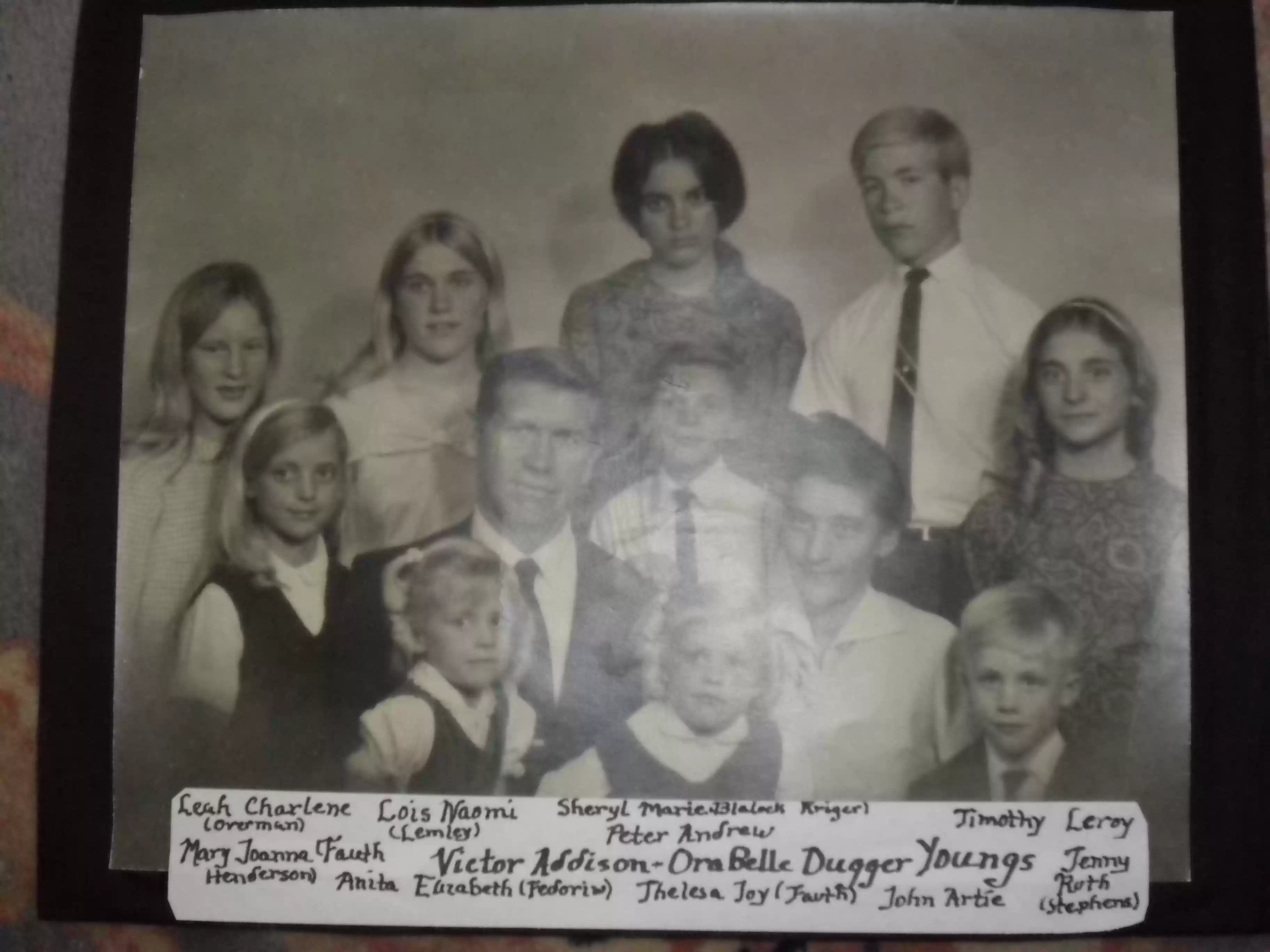 SAM_0505-Lois' parents (Victor Addison and Orabelle Dugger Youngs) and siblings. Front row-Anita, Thelesa (Lesa), John. Middle row - Joanna, Victor